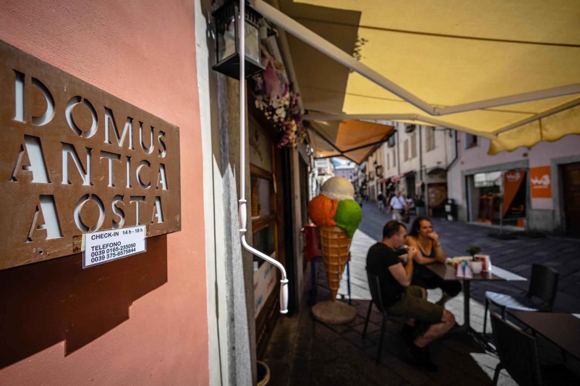 Domus Antica Aosta Hotel Exterior photo